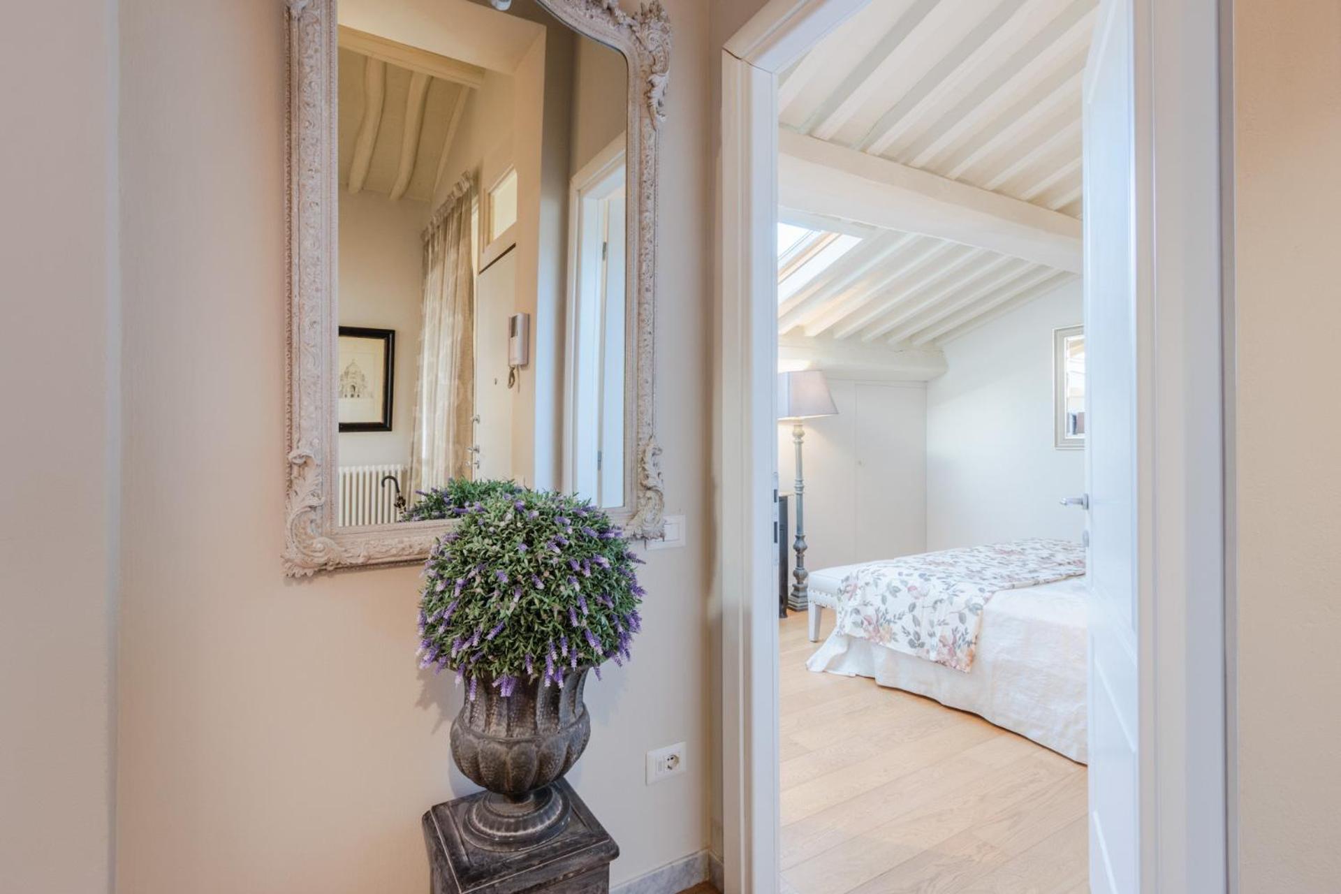 Casa Laura, Unwind Yourself On A Luxury Terrace In Town Apartment